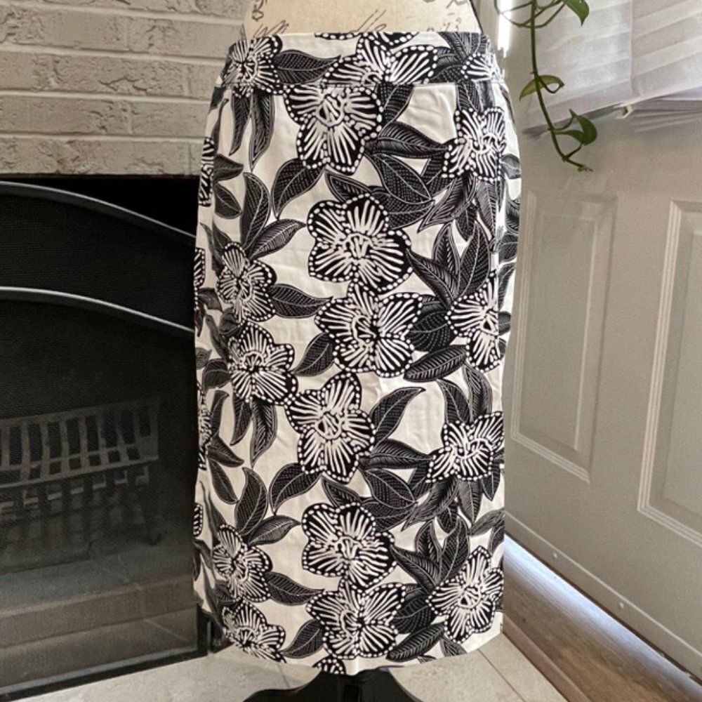 Chapter One Black & White Floral Print Pencil Skirt